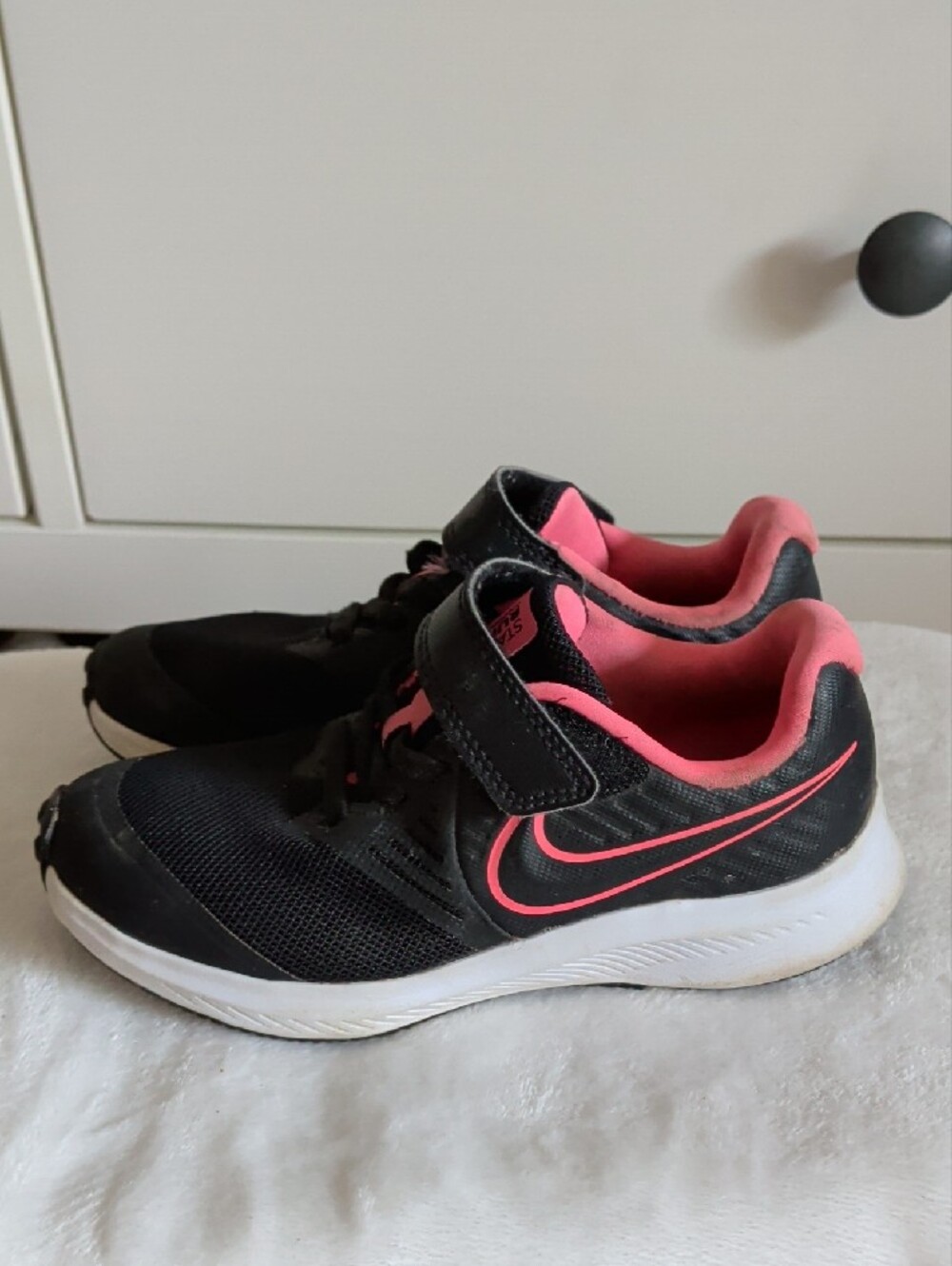 Nike Kids Black and Pink Hook-and-Loop Athletic Sneakers - Picture 4 of 16